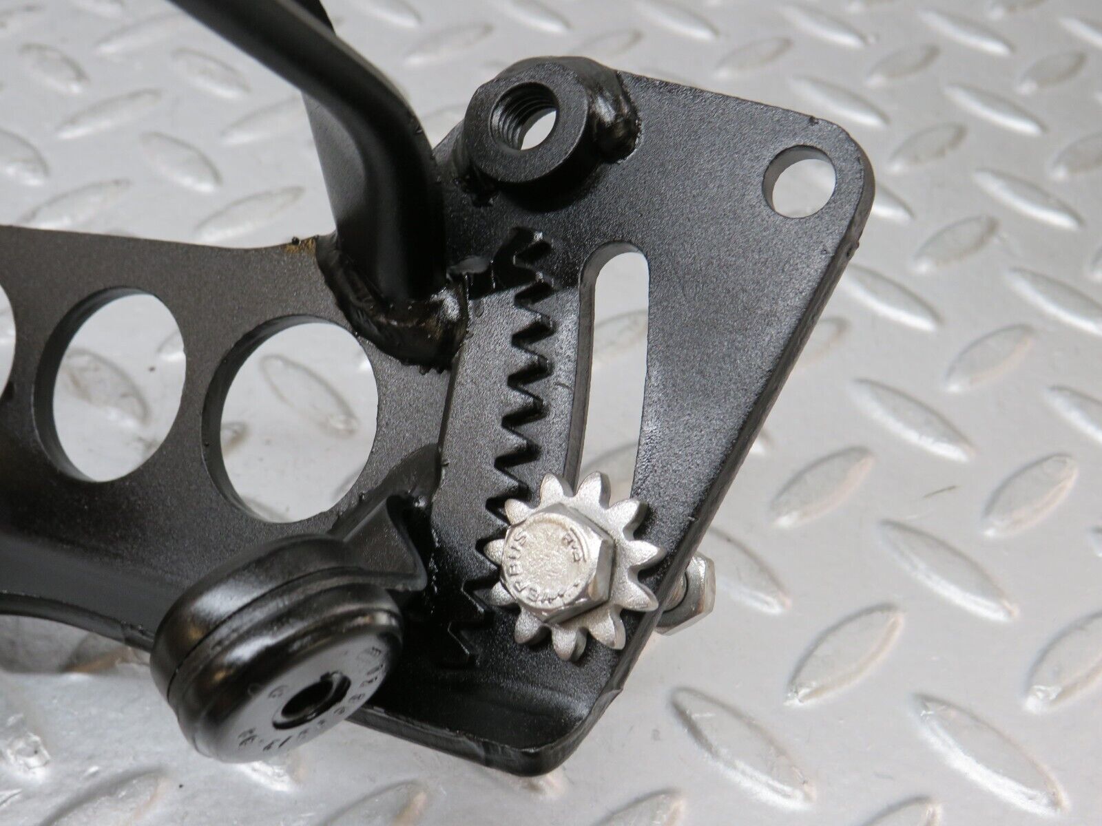 35495 Mercedes-Benz R107 280SL Power Steering Pump Bracket