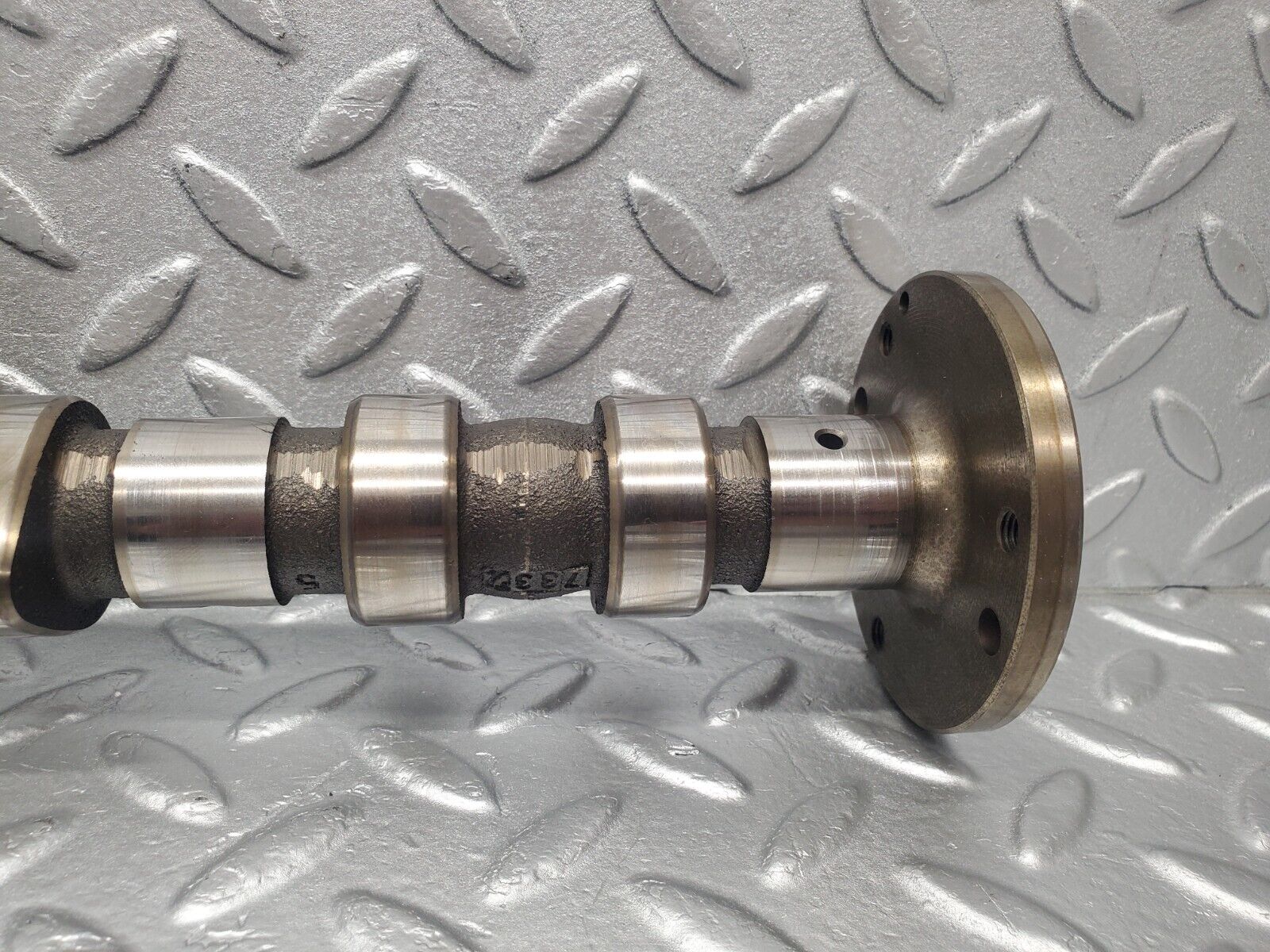 46222 Mercedes-Benz W124 280E Camshaft R1046301