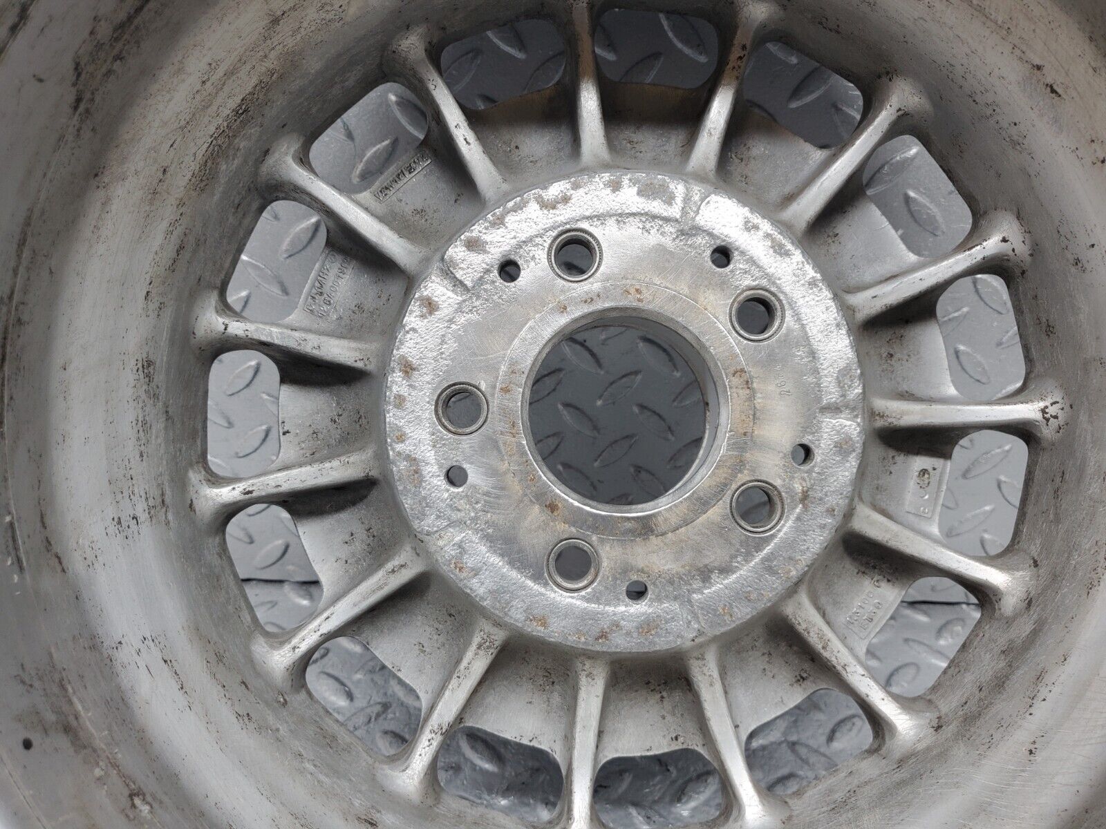 44557 Mercedes-Benz W123 Alloy Wheel Mexican Hat 6Jx14H2 ET30 1264001902