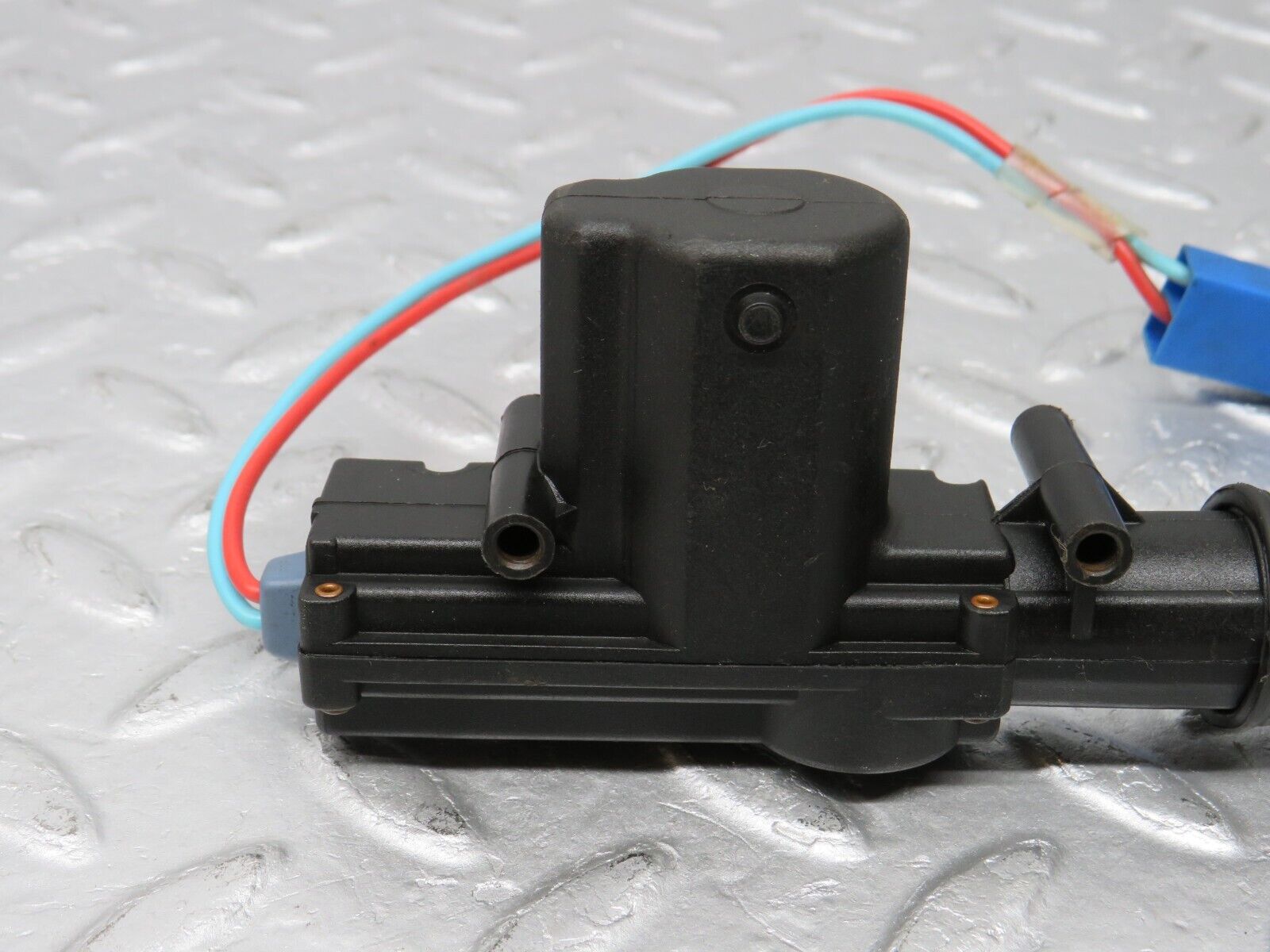 39133 Mercedes-Benz R107 500SL Trunk Lock Actuator