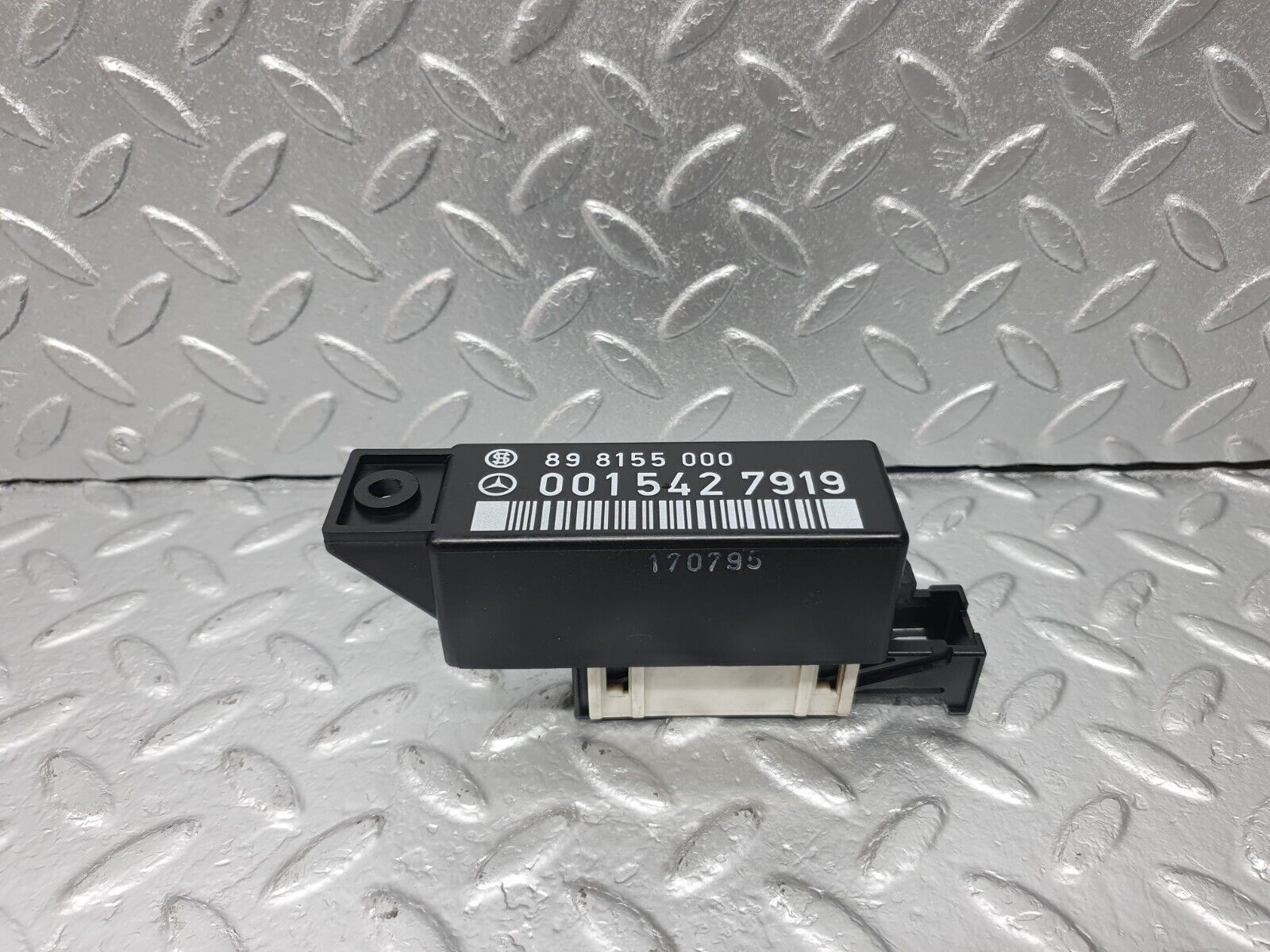 42241 Mercedes-Benz R129 320SL Coupe Windscreen Wiper Relay 0015427919 0175456128