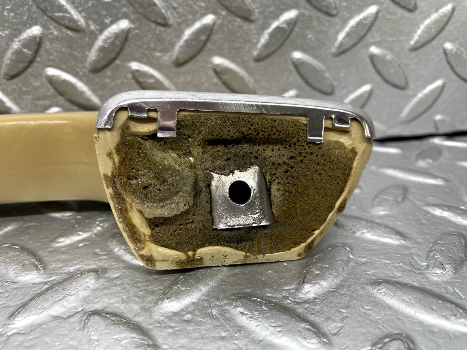 44259 Mercedes-Benz W123 280E Front Right Interior Door Handle Beige