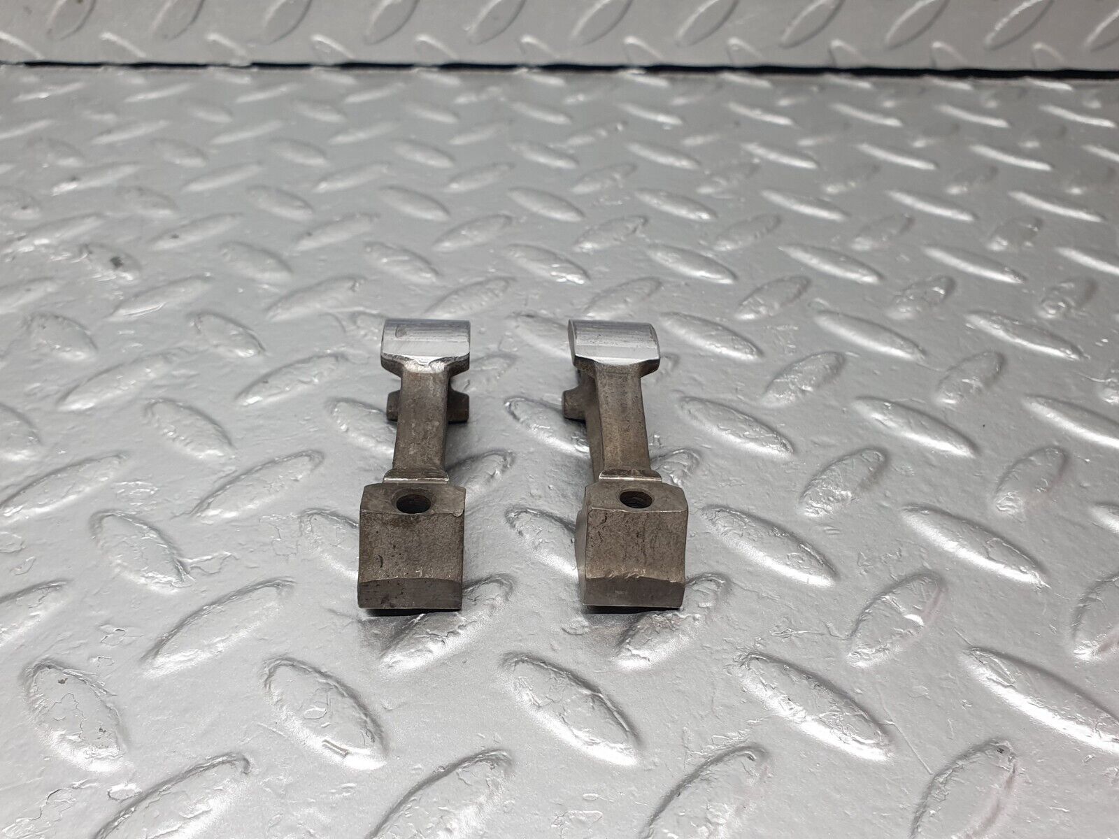 43360 Mercedes-Benz W108 280SE Valve Rocker Arm With Retaining Spring