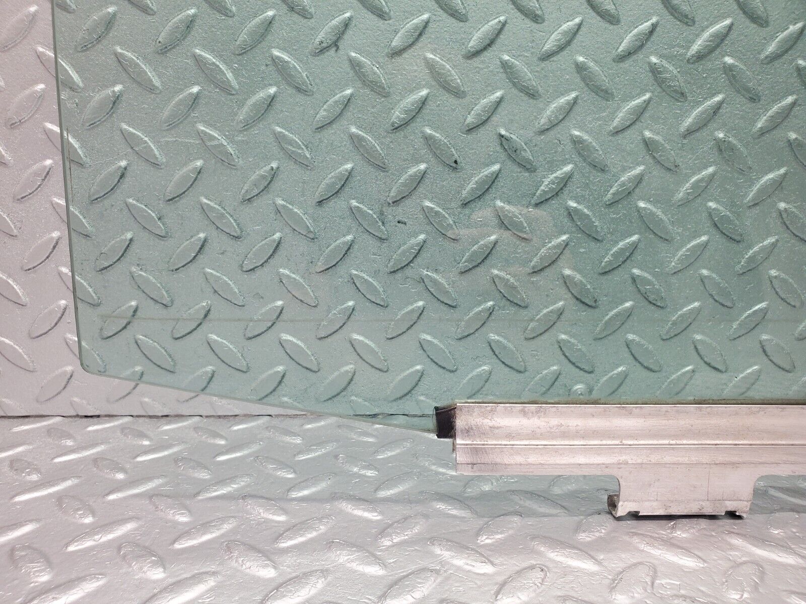 46248 Mercedes-Benz W124 280E Rear Right Door Window Glass