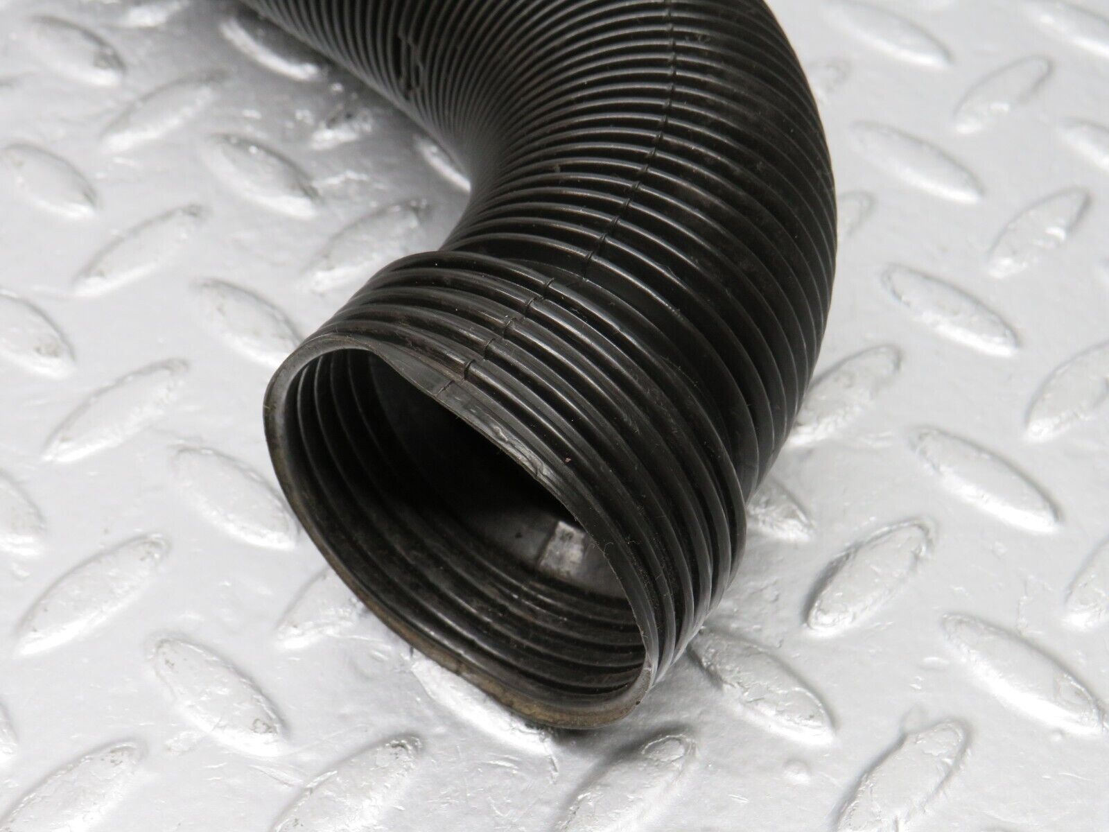 39905 Mercedes-Benz R107 350SL Air Duct Pipe Hose