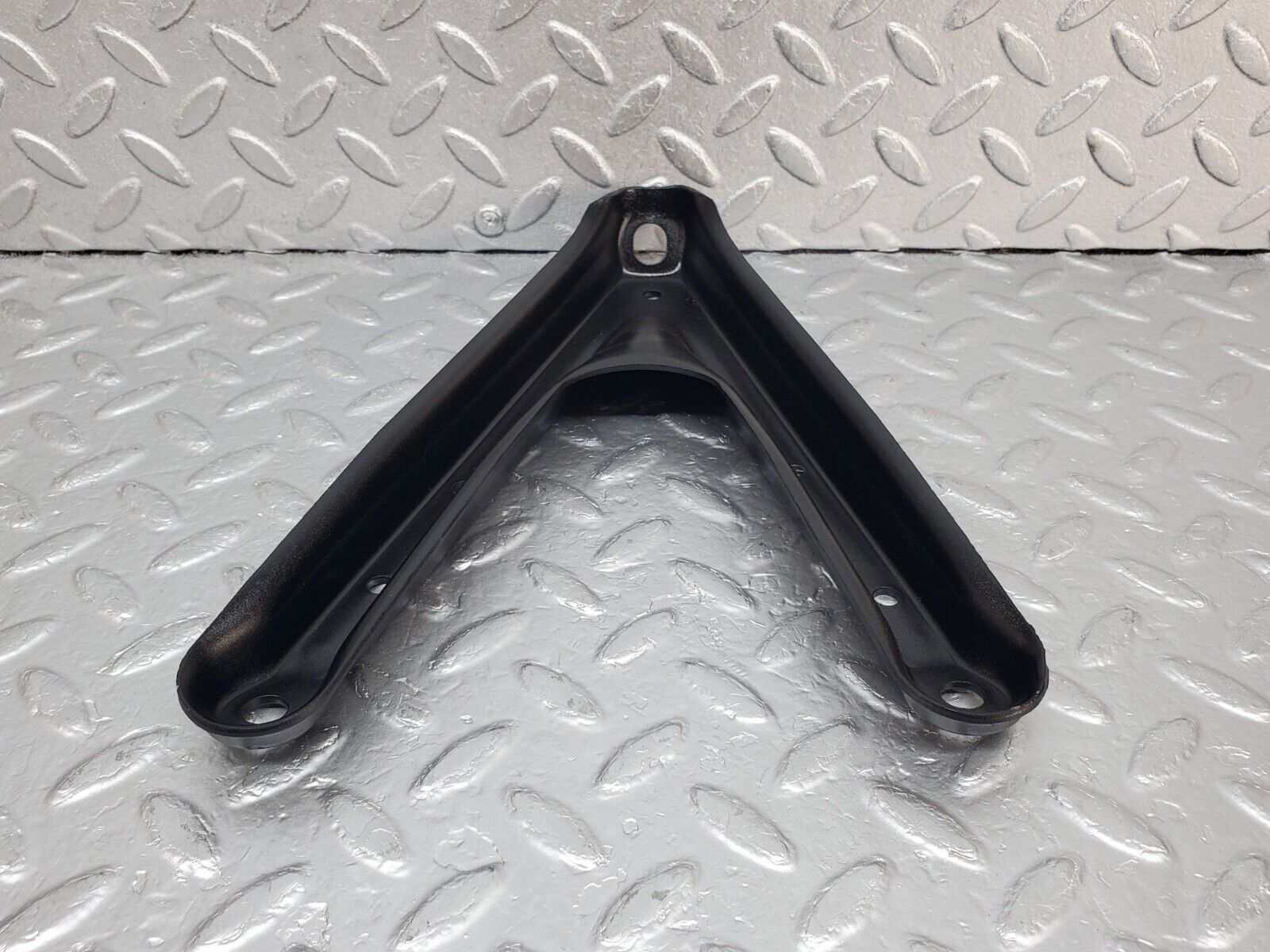 44810 Mercedes-Benz W124 220E Air Intake Manifold Bracket