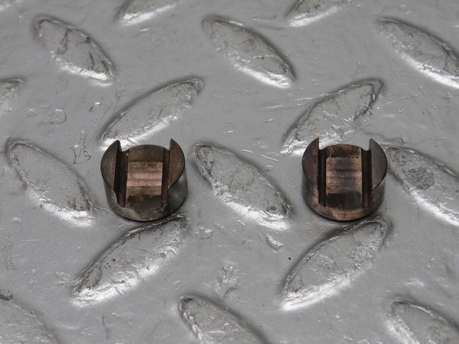 33005 Mercedes-Benz C107 R107 350 V8 Valve Rocker Arm With Spring & Tappet