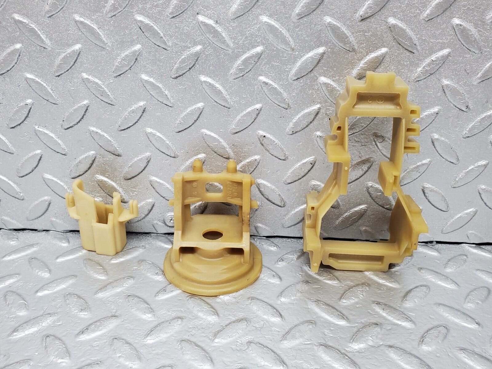 44568 Mercedes-Benz W123 280E Automatic Gearbox Support Bracket 722.309 1262770740 1262770940