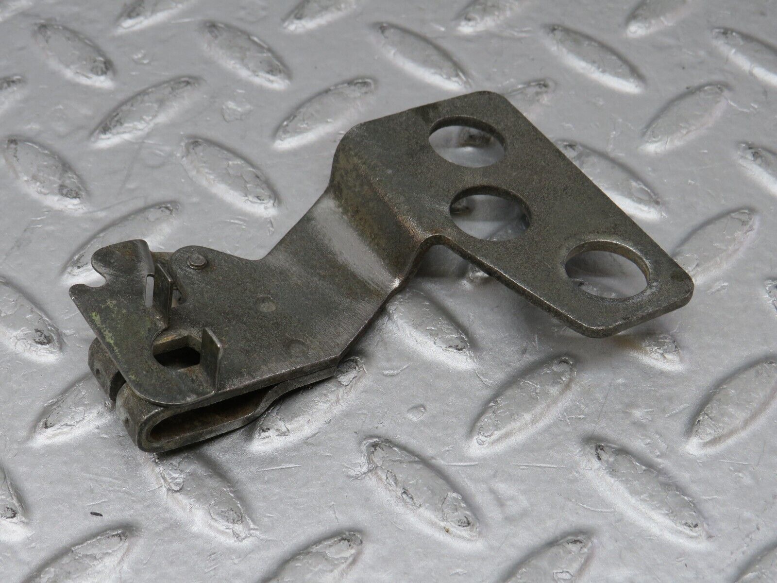 36417 Mercedes-Benz R107 450 Automatic Gearbox Linkage Bracket 722.002