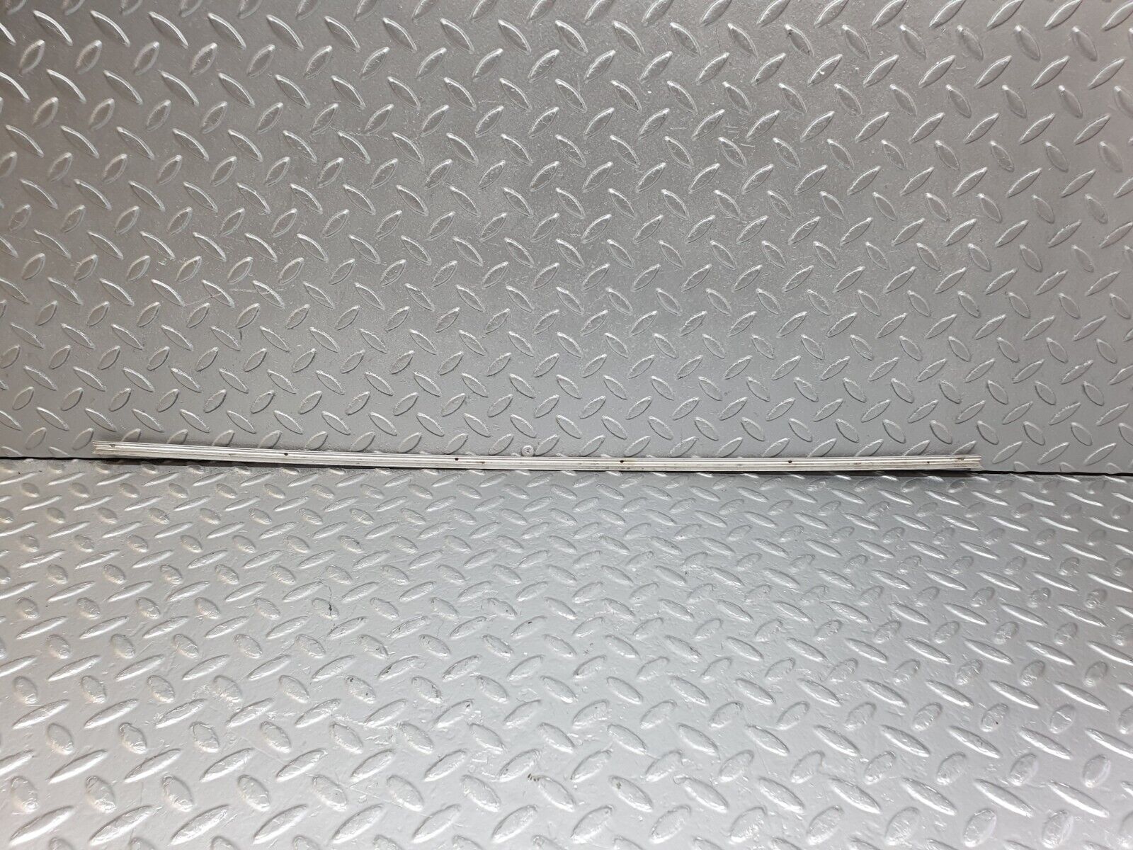 43750 Mercedes-Benz C126 380SEC Coupe Sunroof Chrome Trim