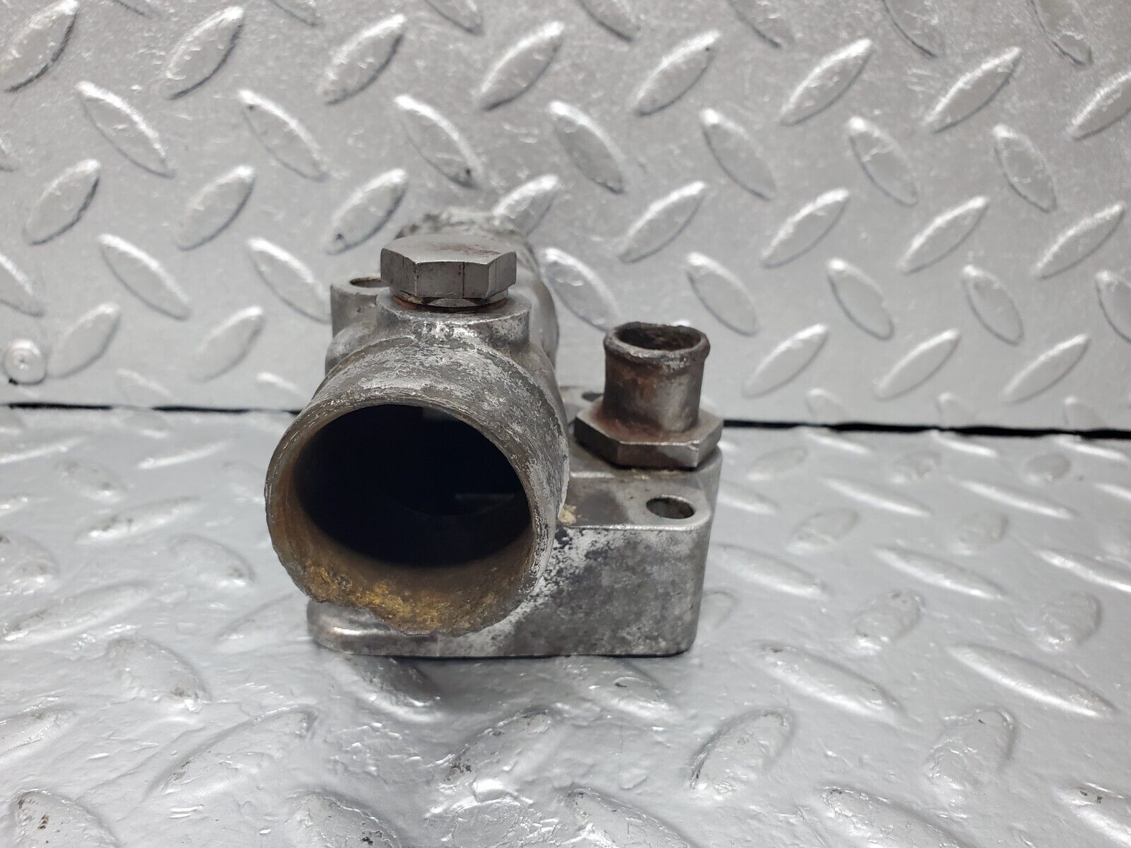 45281 Mercedes-Benz C107 350SLC Coupe Water Pump Flange Pipe Socket 1162011430