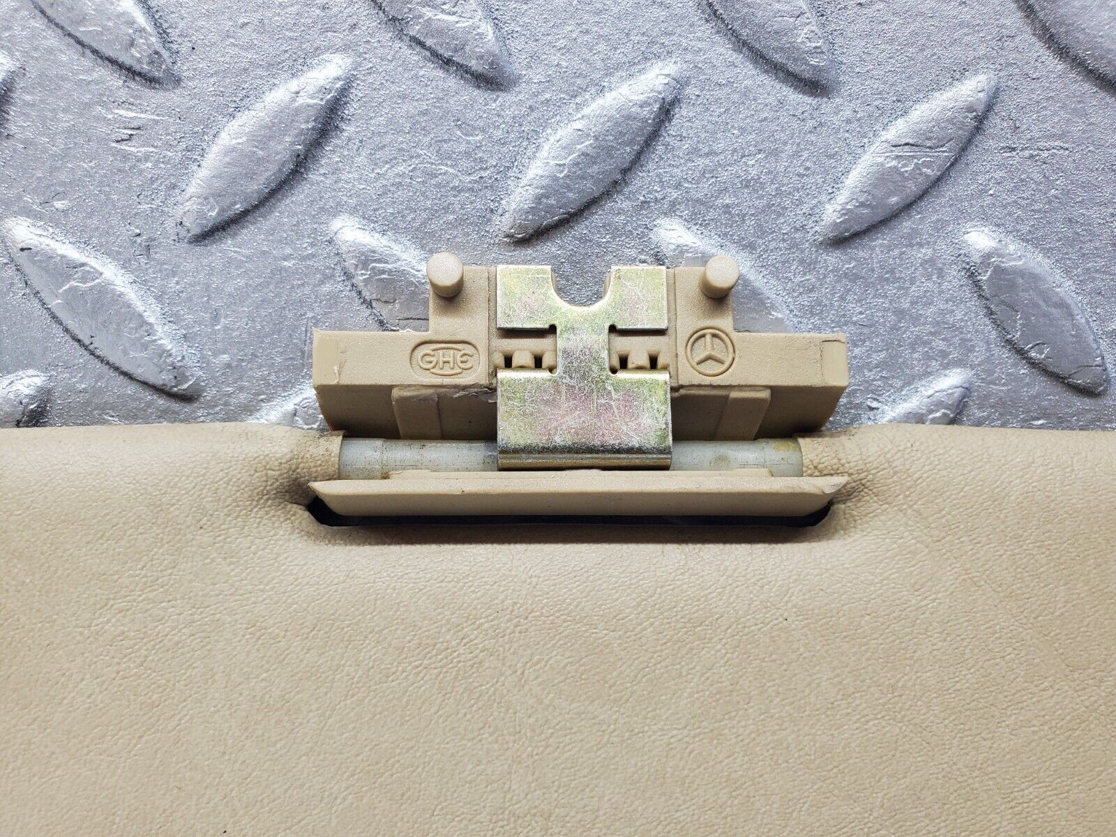 45593 Mercedes-Benz W126 420SE Middle Sun Visor Beige