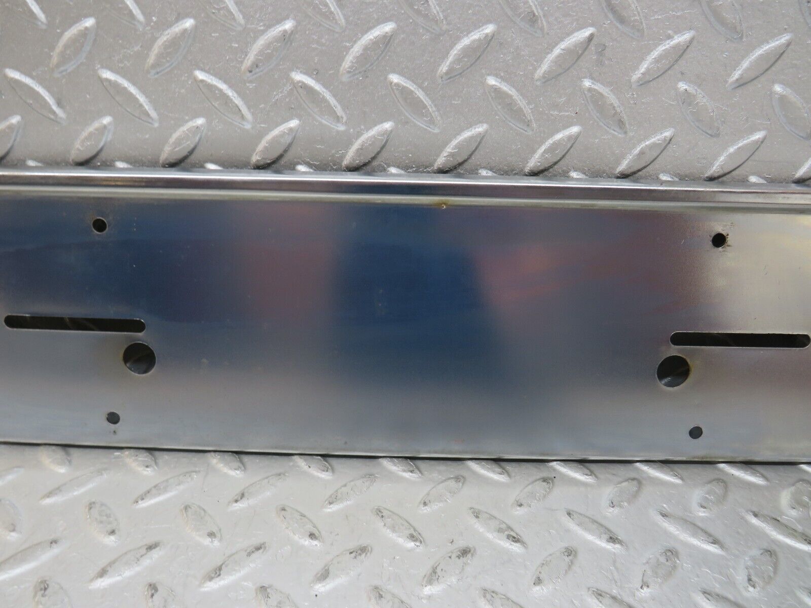 35372 Mercedes-Benz R107 280SL Rear number Plate Holder
