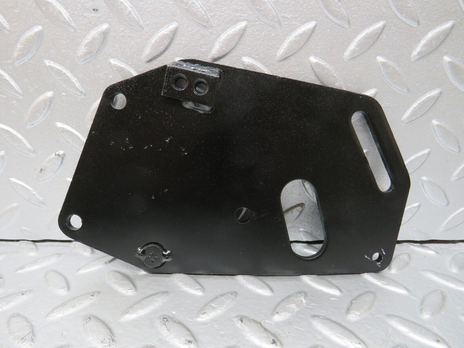 33087 Mercedes-Benz C107 R107 350 V8 Power Steering Pump Bracket