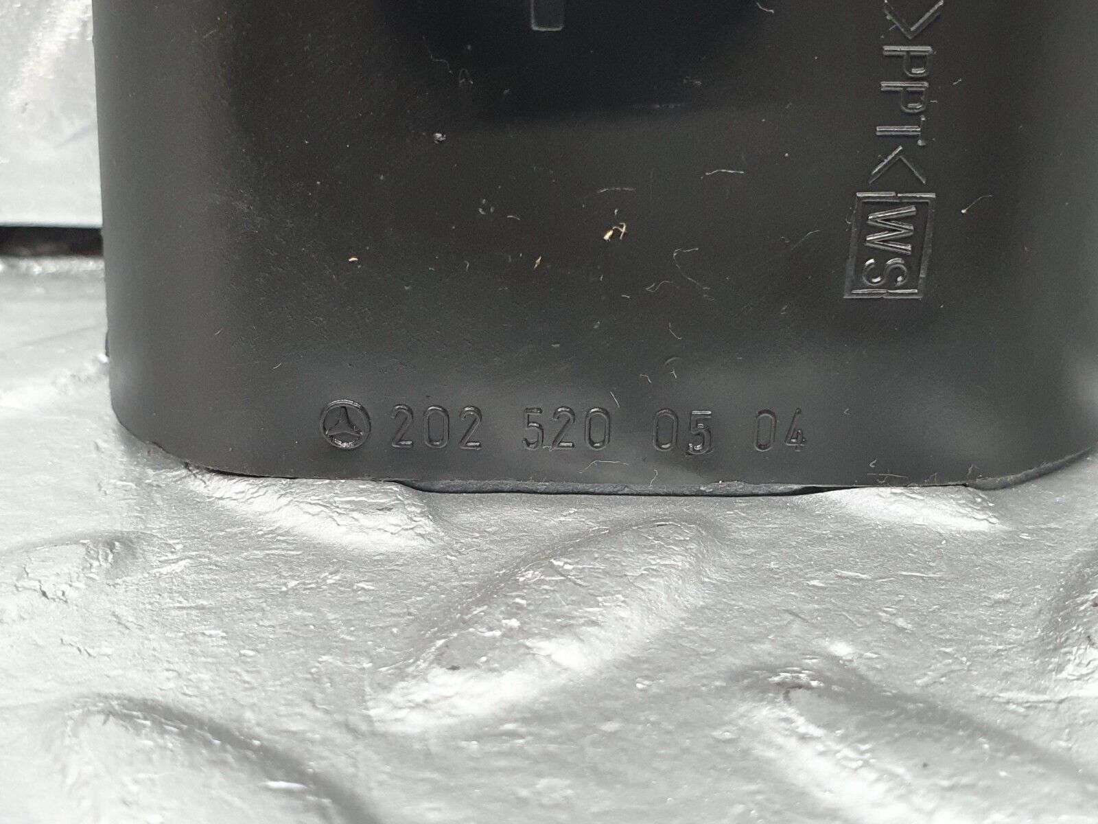 41826 Mercedes-Benz W202 C200 Engine Bay Air Duct Pipe 2025054088 2025280155