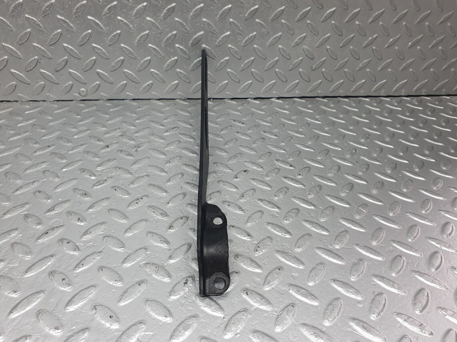 43513 Mercedes-Benz C126 380SEC Coupe Exhaust Bracket