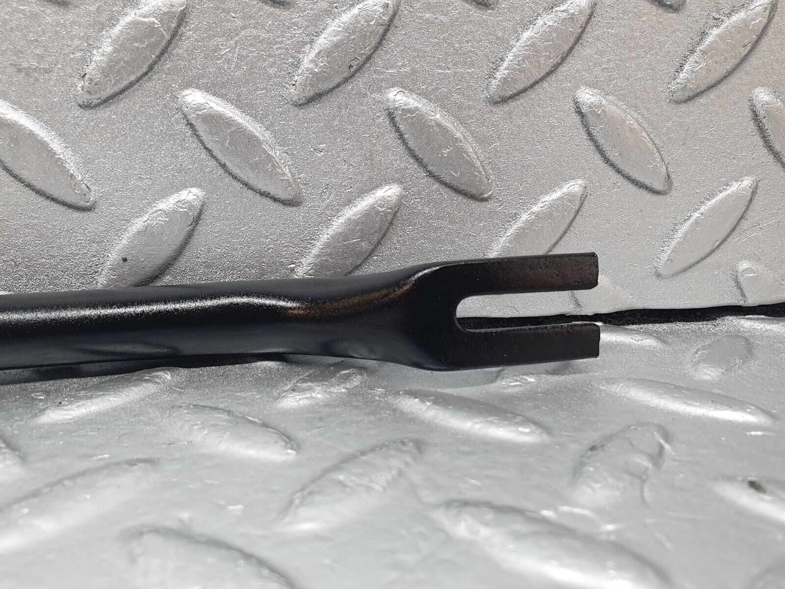 43936 Mercedes-Benz C123 230CE Coupe Horn Bracket