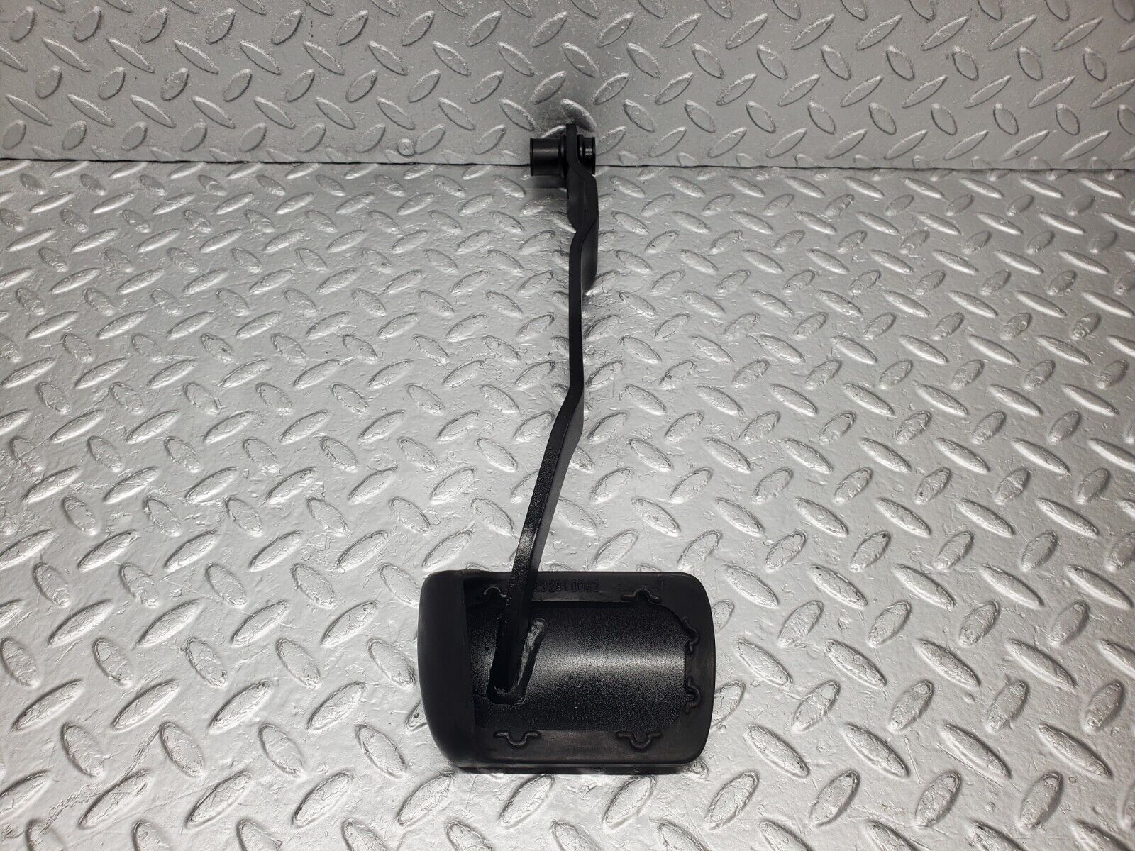 46563 Mercedes-Benz C123 280CE Coupe Brake Pedal With Rubber 1232910082