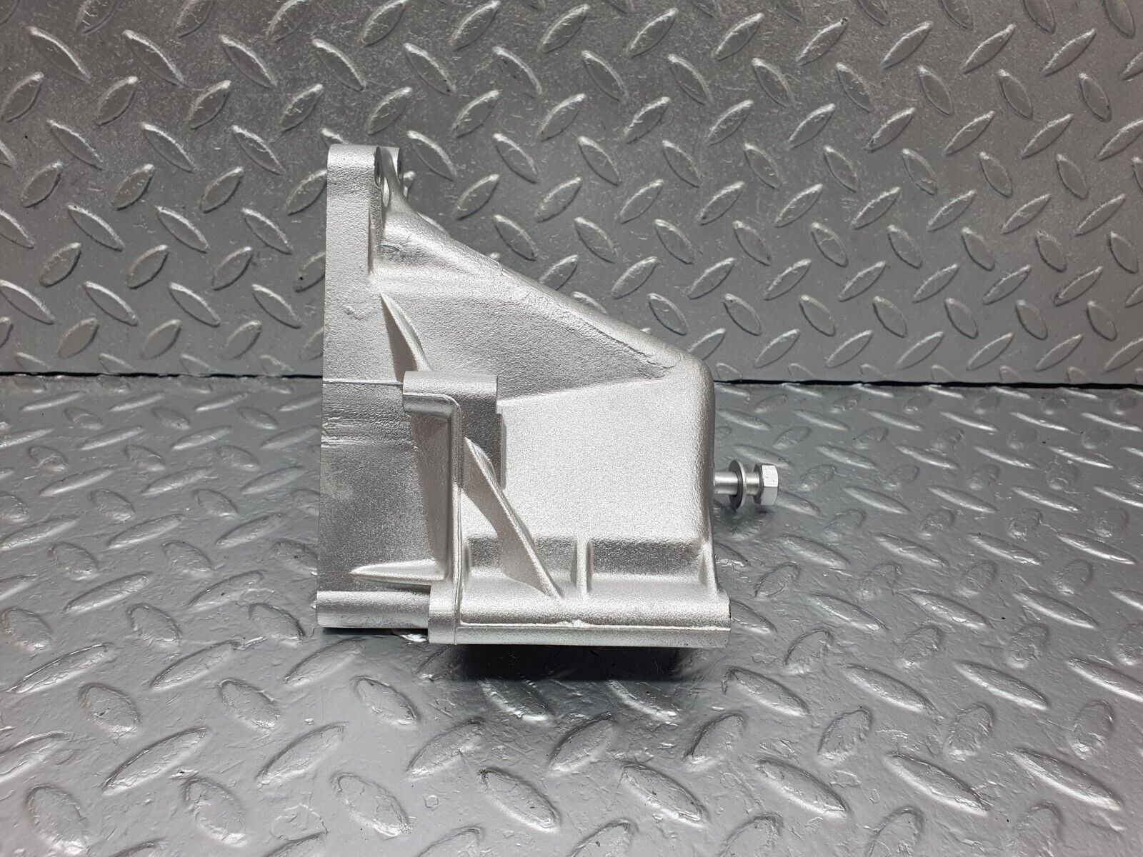 43602 Mercedes-Benz C126 380SEC Coupe Alternator Generator Bracket 1171550735