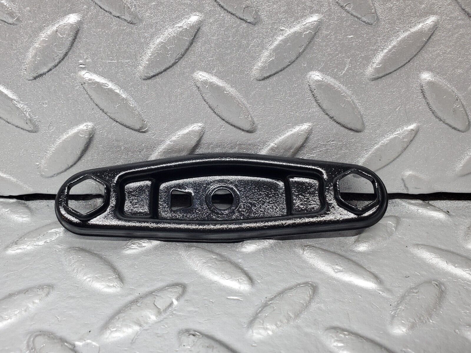 44490 Mercedes-Benz W123 280E Fuel Injector Bracket