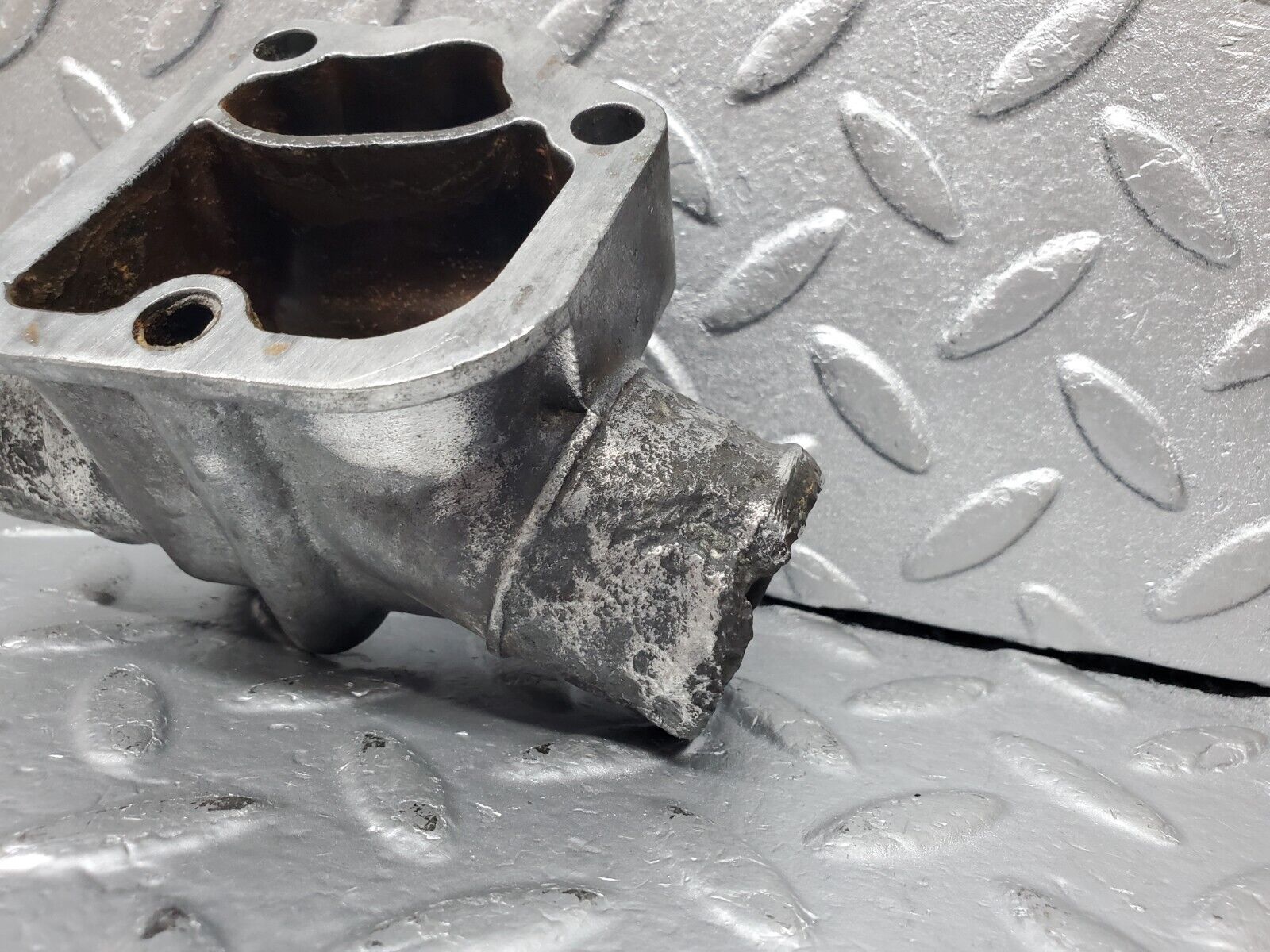 45281 Mercedes-Benz C107 350SLC Coupe Water Pump Flange Pipe Socket 1162011430