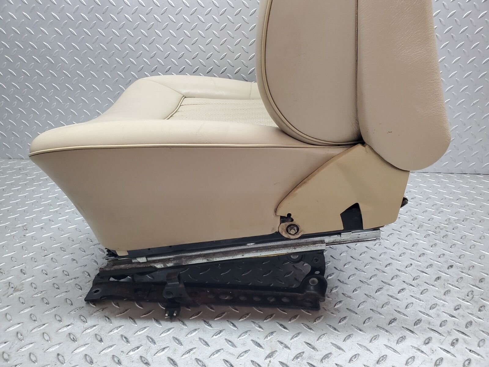 45868 Mercedes-Benz W126 420SE Front Right Electric Seat Leather Beige 1269102650