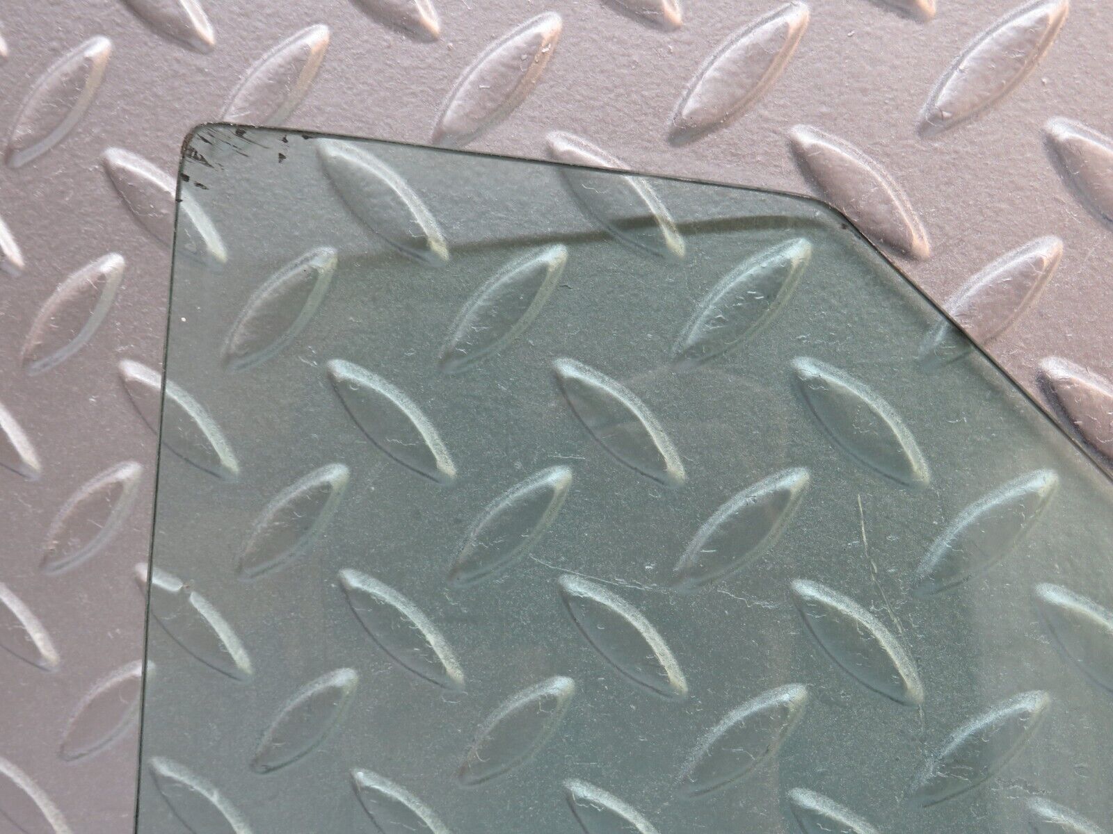 40187 Mercedes-Benz R107 Hardtop Quarter Window Glass Left Side