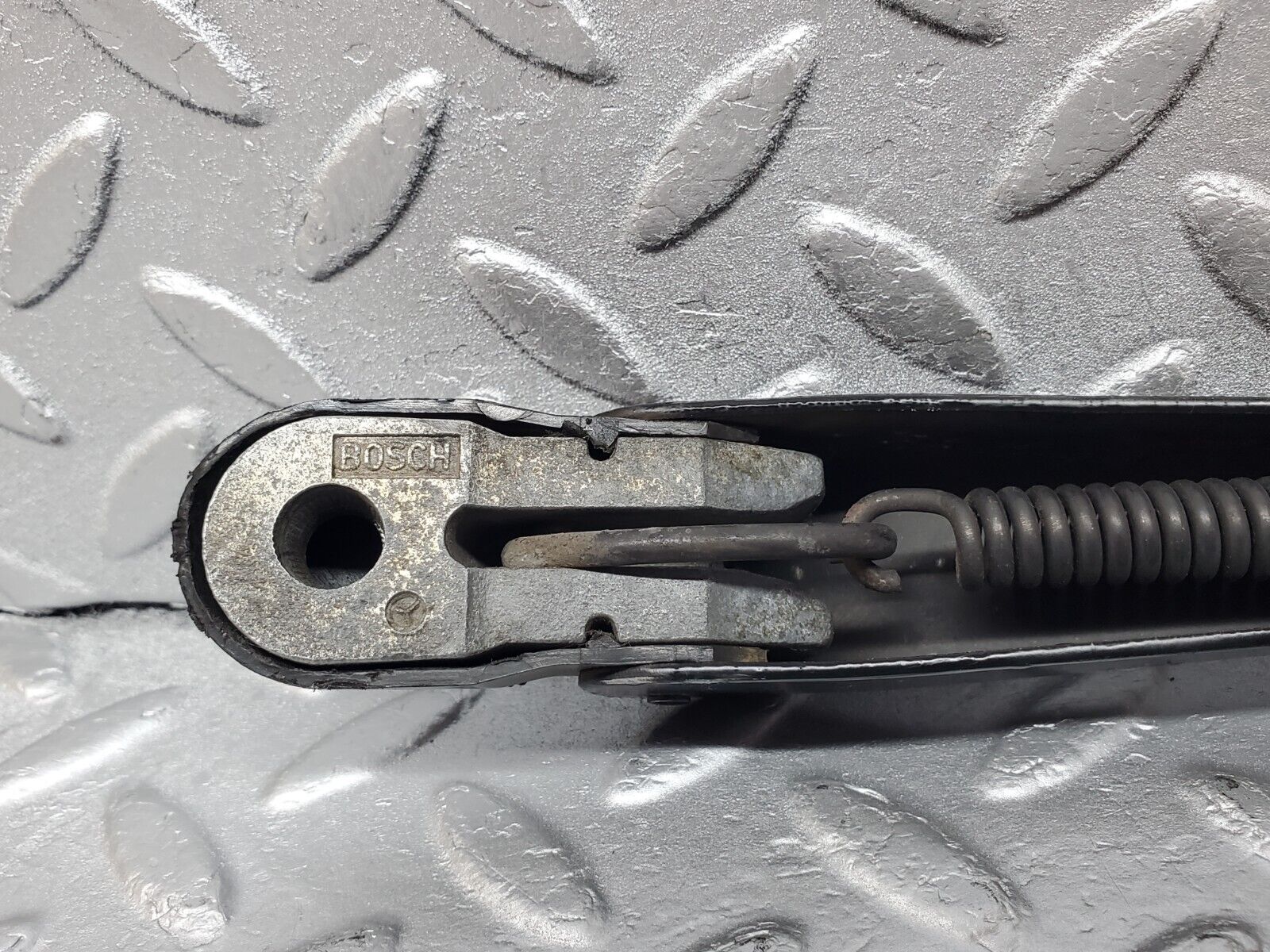 45856 Mercedes-Benz W126 420SE Windscreen Wiper Arm Bosch Left Side