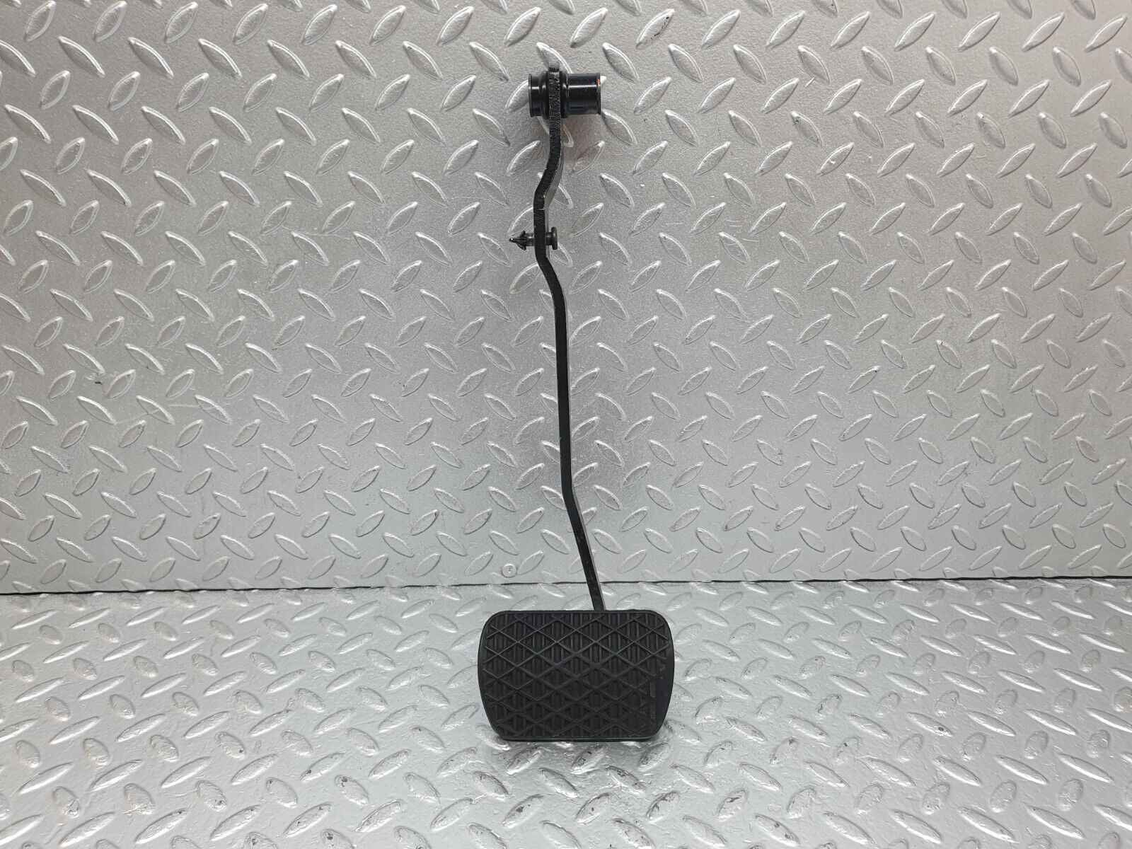 43896 Mercedes-Benz C123 230CE Coupe Brake Pedal With Rubber 1232910082