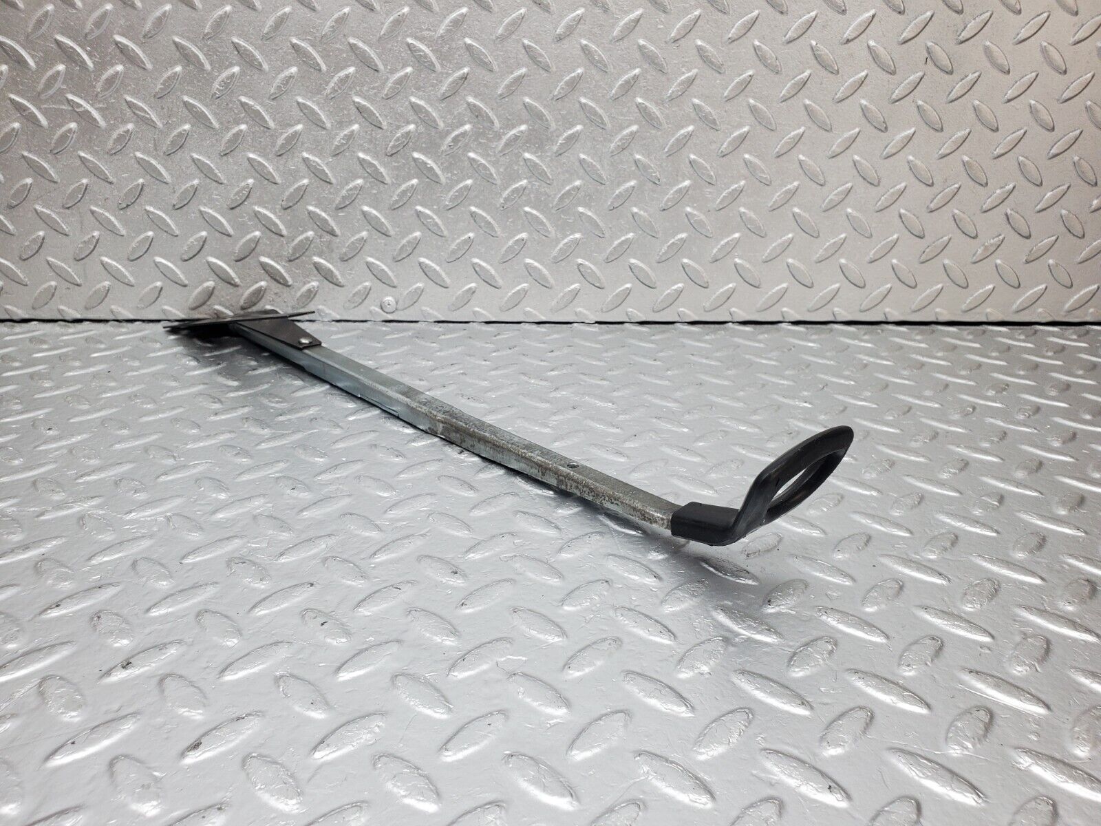 44415 Mercedes-Benz W123 280E Front Left Seat Sliding Adjust Handle