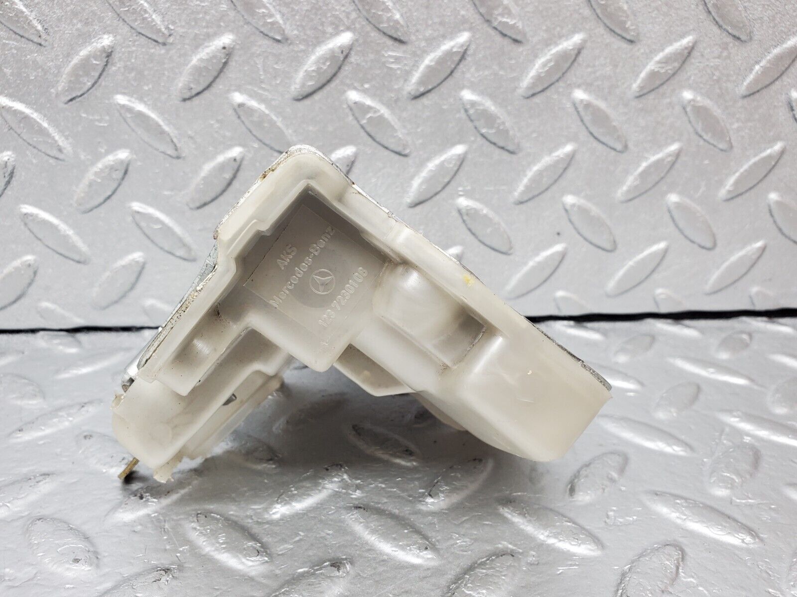 45621 Mercedes-Benz W126 420SE Front Left Door Lock Mechanism 1237230108