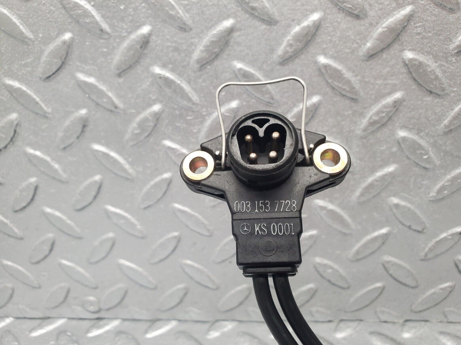 46202 Mercedes-Benz W124 280E Knock Sensor 0031537728 2025402081