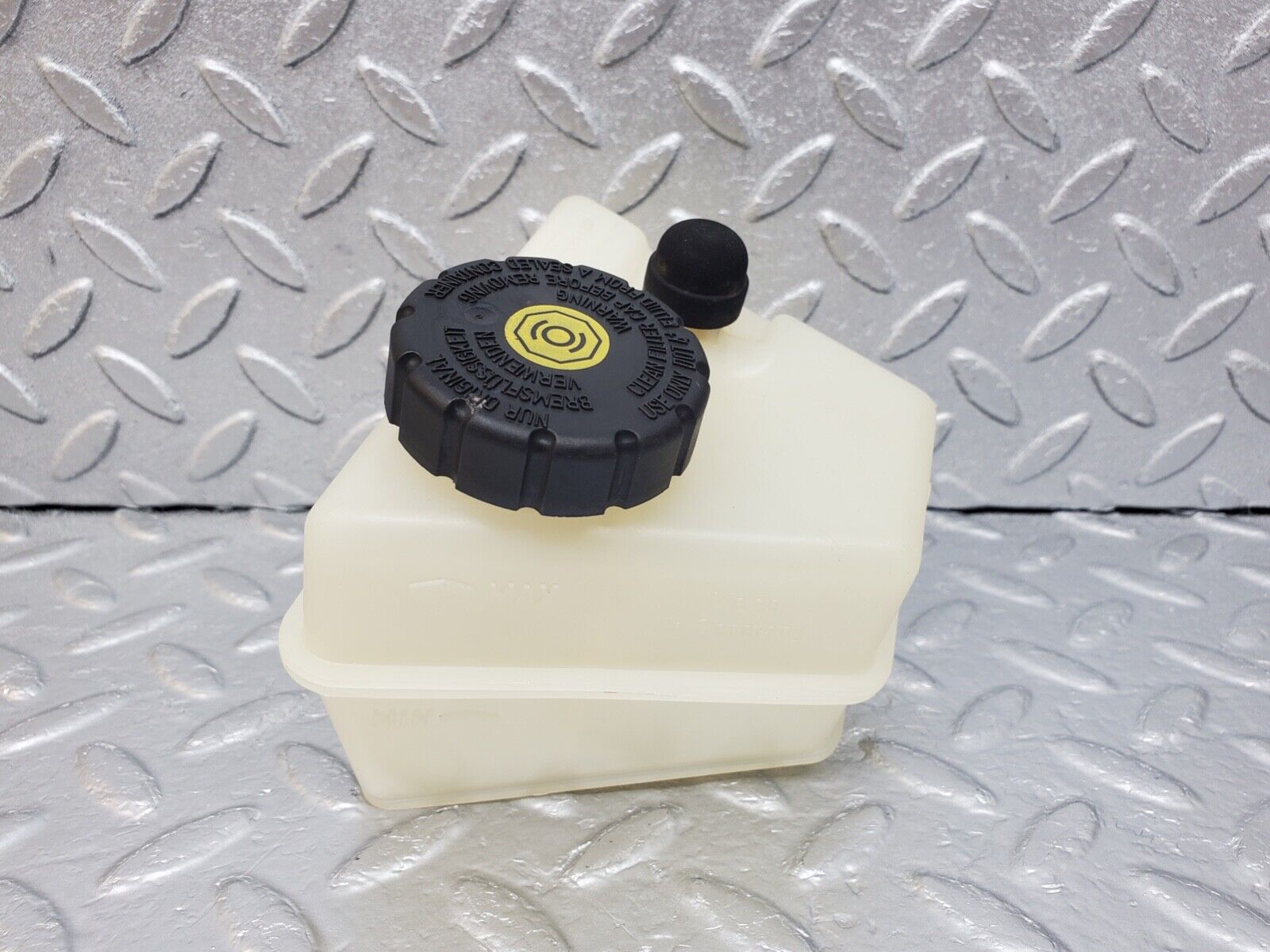 44656 Mercedes-Benz W124 220E Brake Fluid Reservoir Tank 2024300002