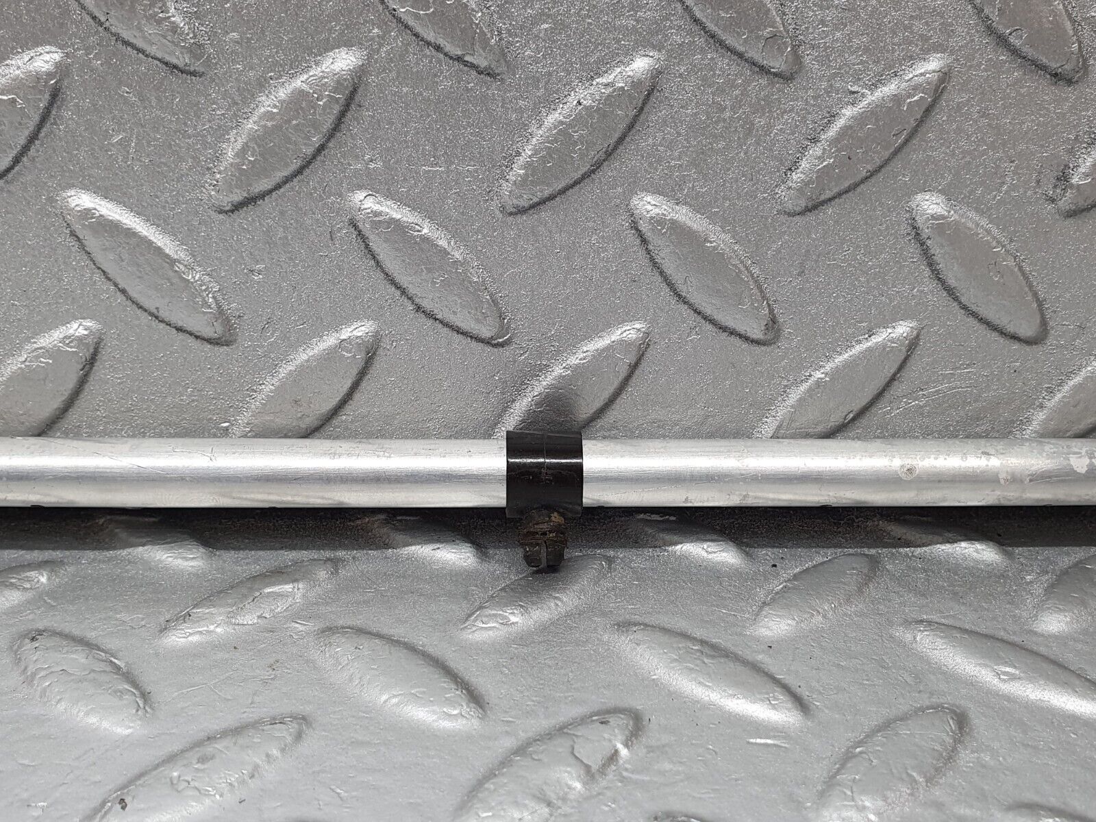 42936 Mercedes-Benz W116 350SE Camshaft Oil Tube