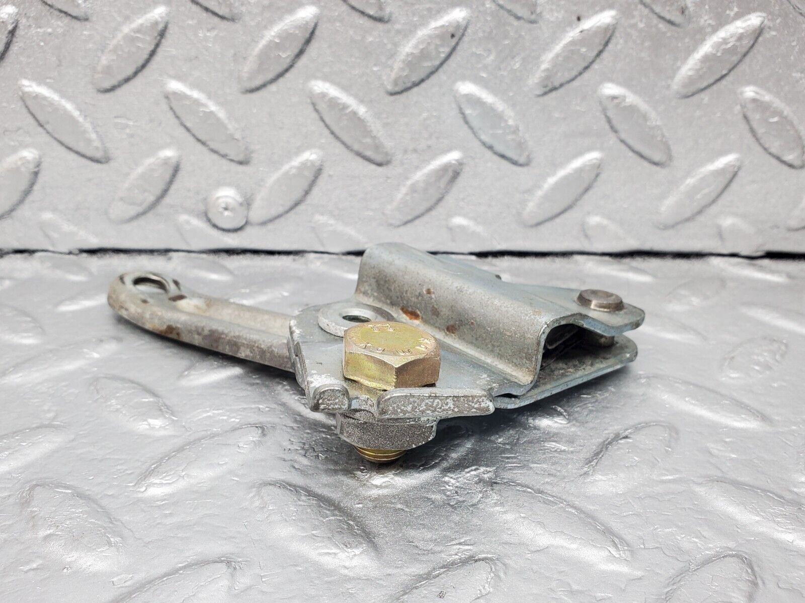 45882 Mercedes-Benz W126 420SE Front Left Seat Belt Bracket