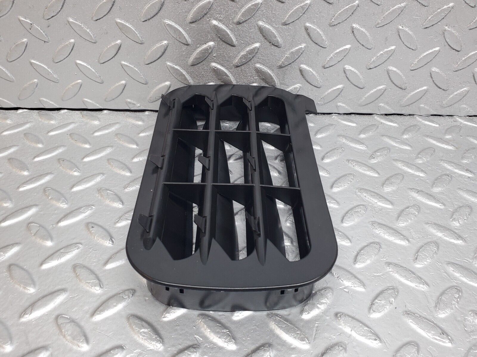 44734 Mercedes-Benz W124 220E Rear Air Intake Vent Right 1248370230 1248370242