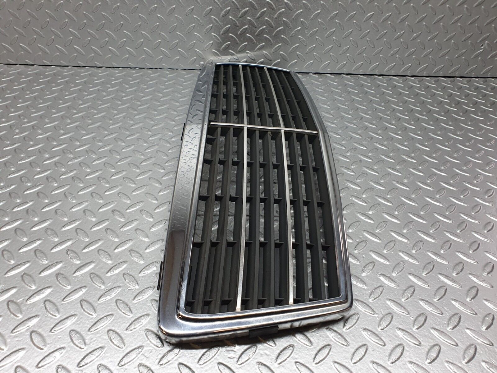 41801 Mercedes-Benz W202 C200 Bonnet Grill Chrome 2028880323