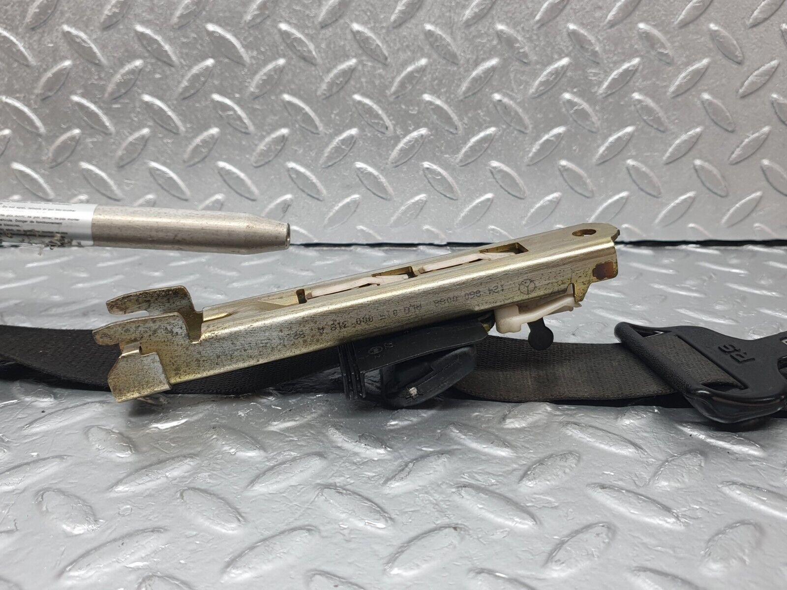 42803 Mercedes-Benz W201 190 2.0L Front Right Seat Belt With Buckle 2018606885 1248600269