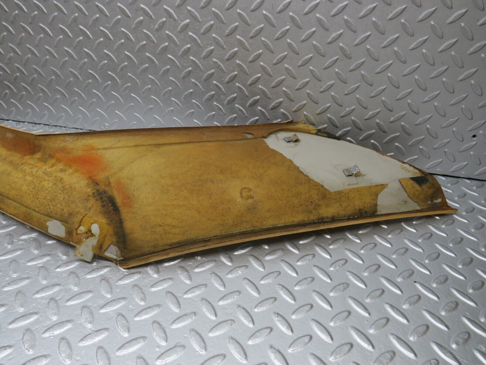 39841 Mercedes-Benz R107 350SL Hardtop C Pillar Cover Right Side Cream