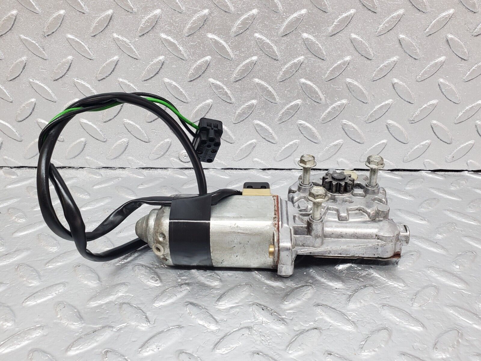 45763 Mercedes-Benz W126 420SE Rear Left Window Regulator Motor 0130821037