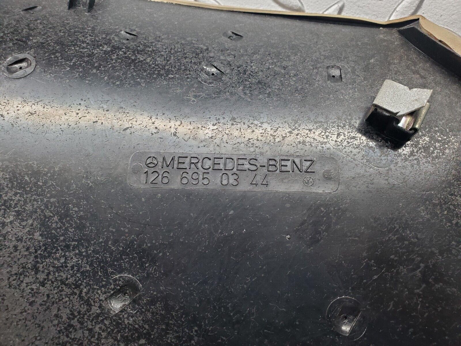 45771 Mercedes-Benz W126 420SE C Pillar Cover Left Side Beige 1266950344