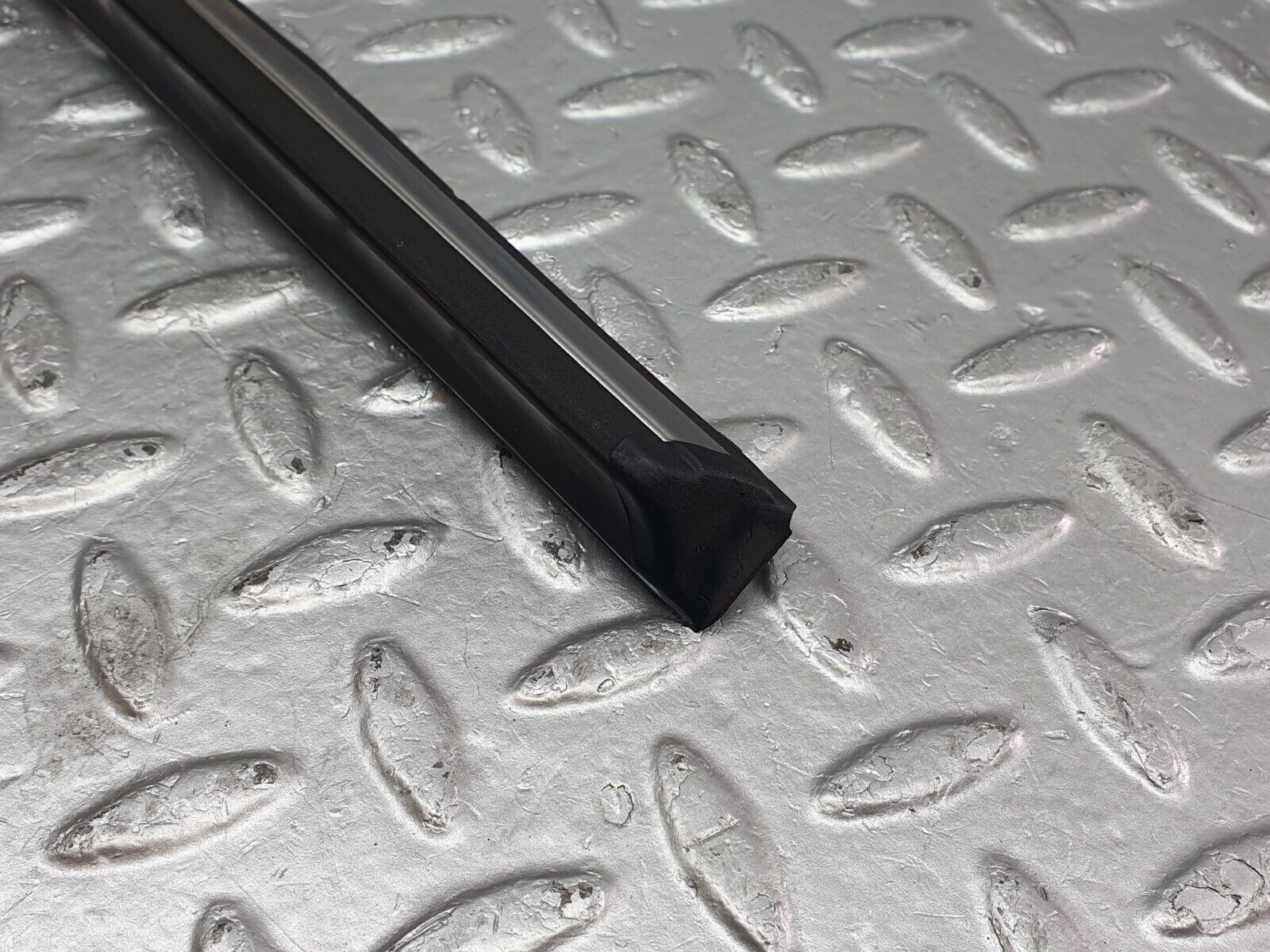 43989 Mercedes-Benz C123 230CE Coupe Right Door Centre Moulding Trim