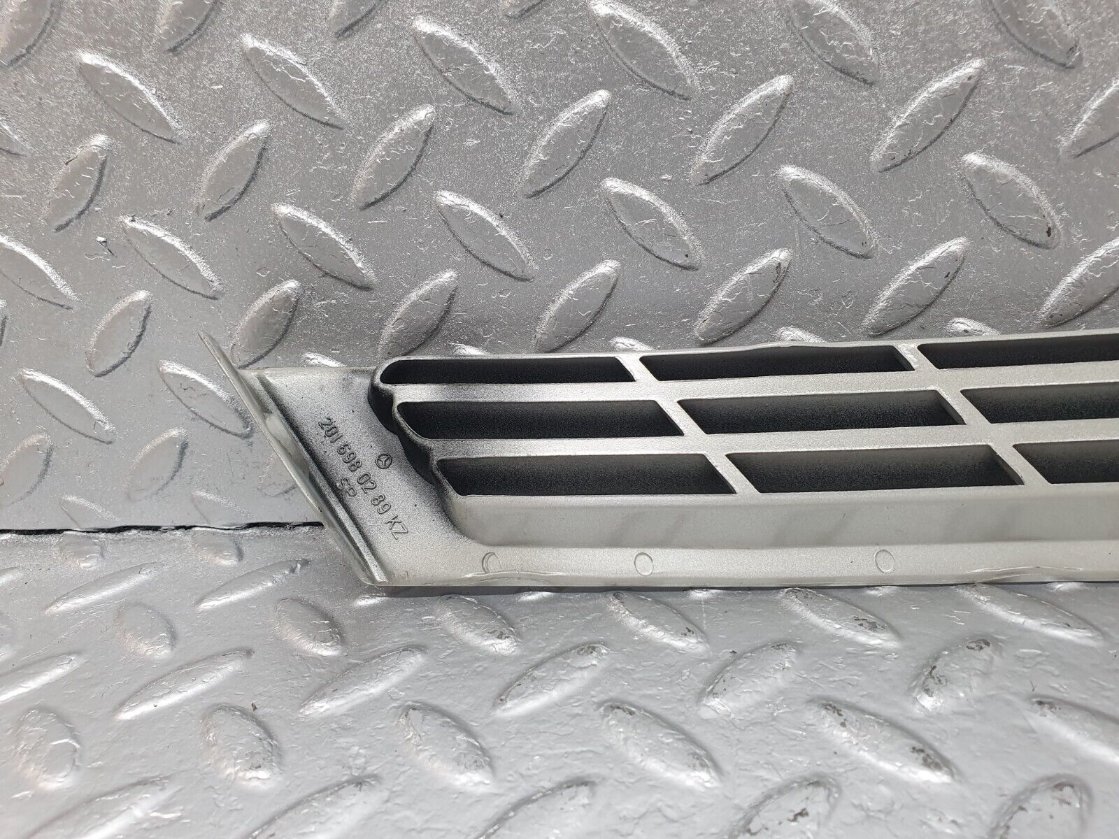 42739 Mercedes-Benz W201 190 2.0L C Pillar Exterior Cover Right Side 2016980289