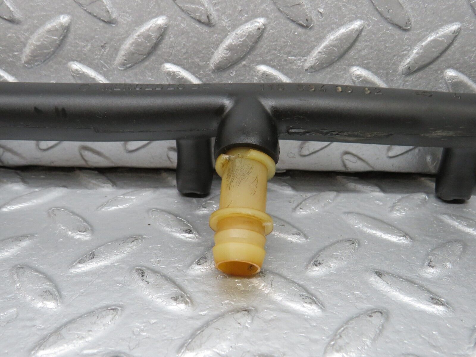 39162 Mercedes-Benz R107 500SL Air Intake Breather Hose Pipe 1160940982