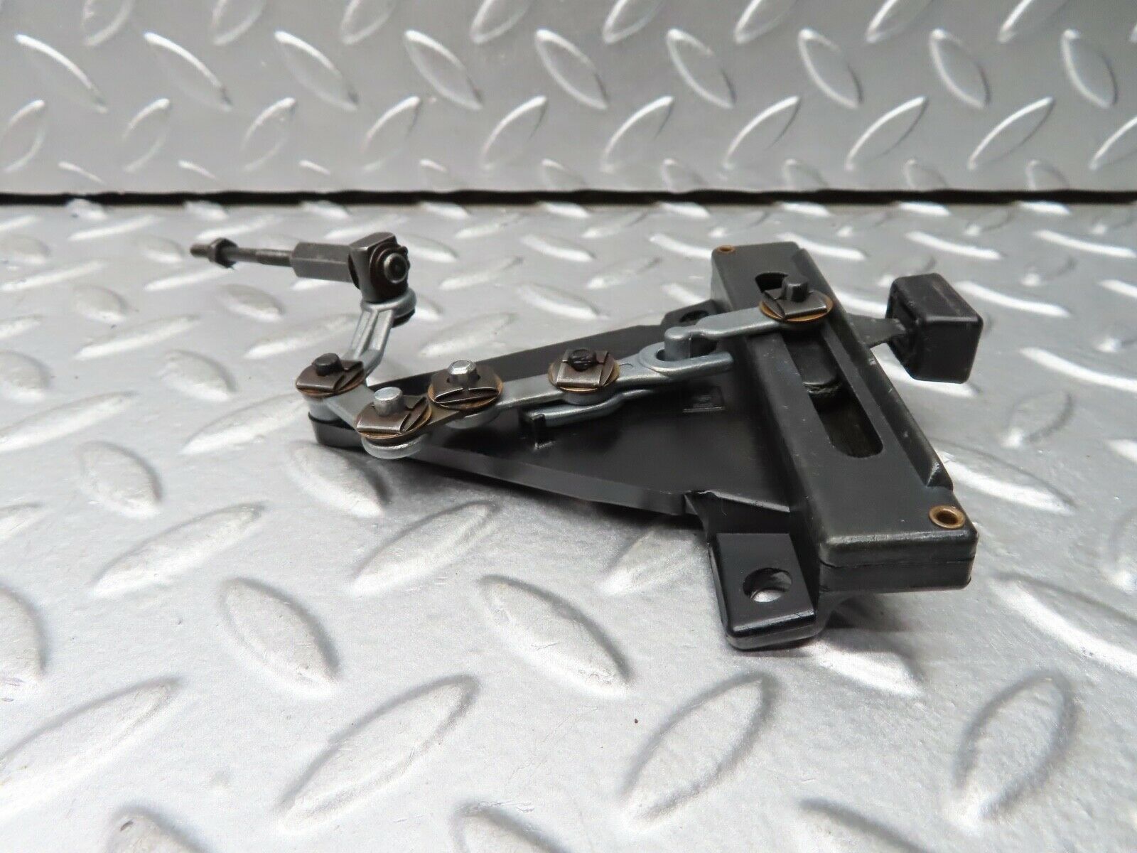 20591 Mercedes-Benz R107 450SL Air Vent Control Lever Centre