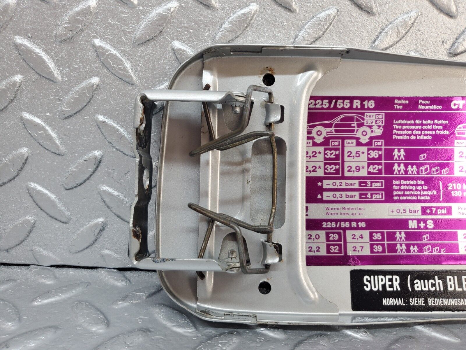 45032 Mercedes-Benz R129 300SL Coupe Fuel Tank Flap Cap 1295840939