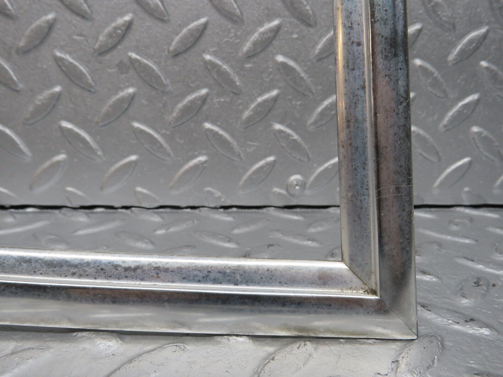 40197 Mercedes-Benz R107 Hardtop Side Window Chrome Moulding Trim Right