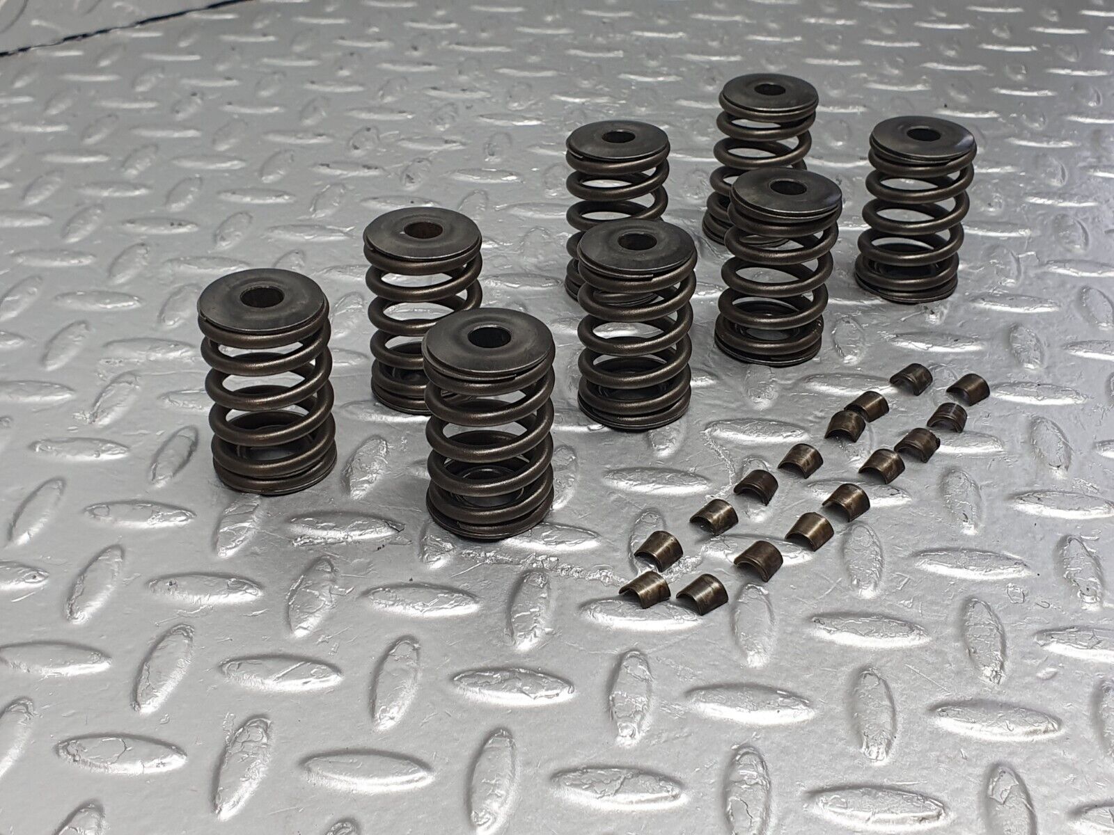 43080 Mercedes-Benz W123 Valve Springs Set 8 Pcs