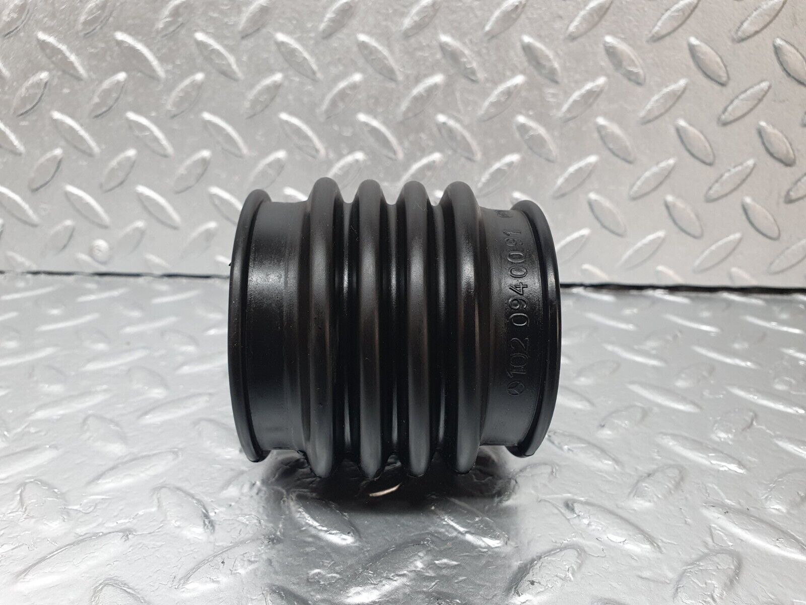 42829 Mercedes-Benz W201 190 2.0L Air Intake Hose 1020940091