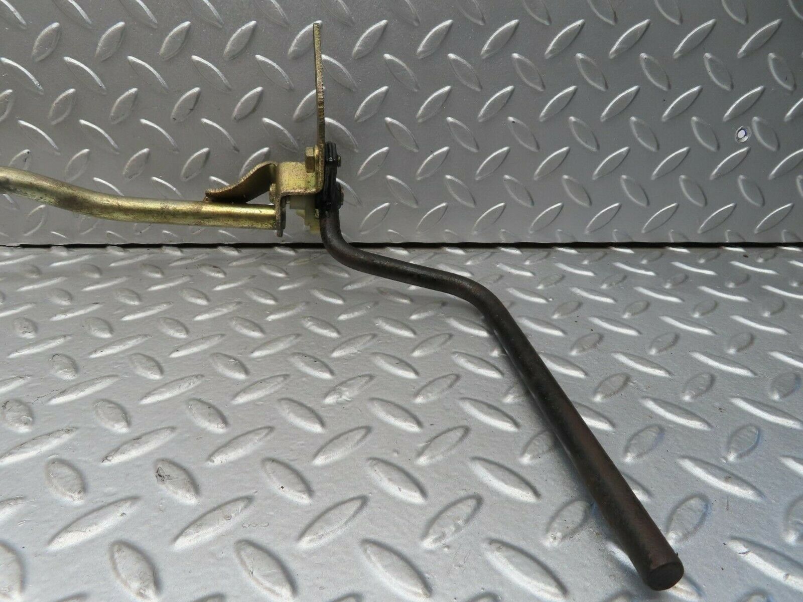 15749 Mercedes-Benz R107 450SL Accelerator Pedal Linkage